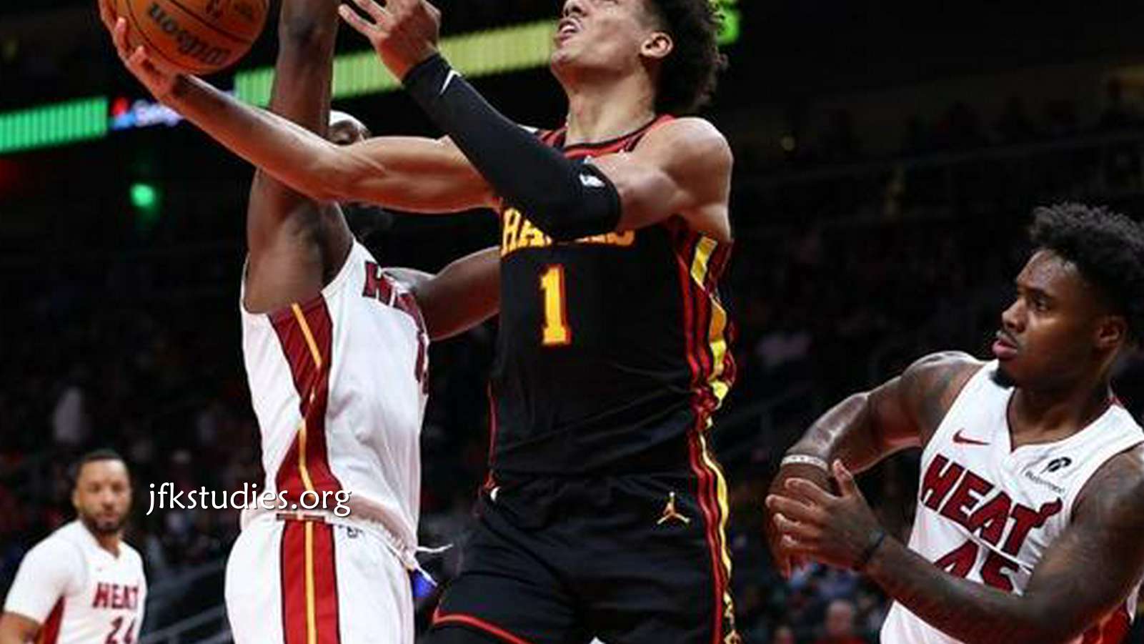 杏彩体育特别点评:第30胜!希罗复出24分热火31分大胜老鹰 杰伦16+16+11