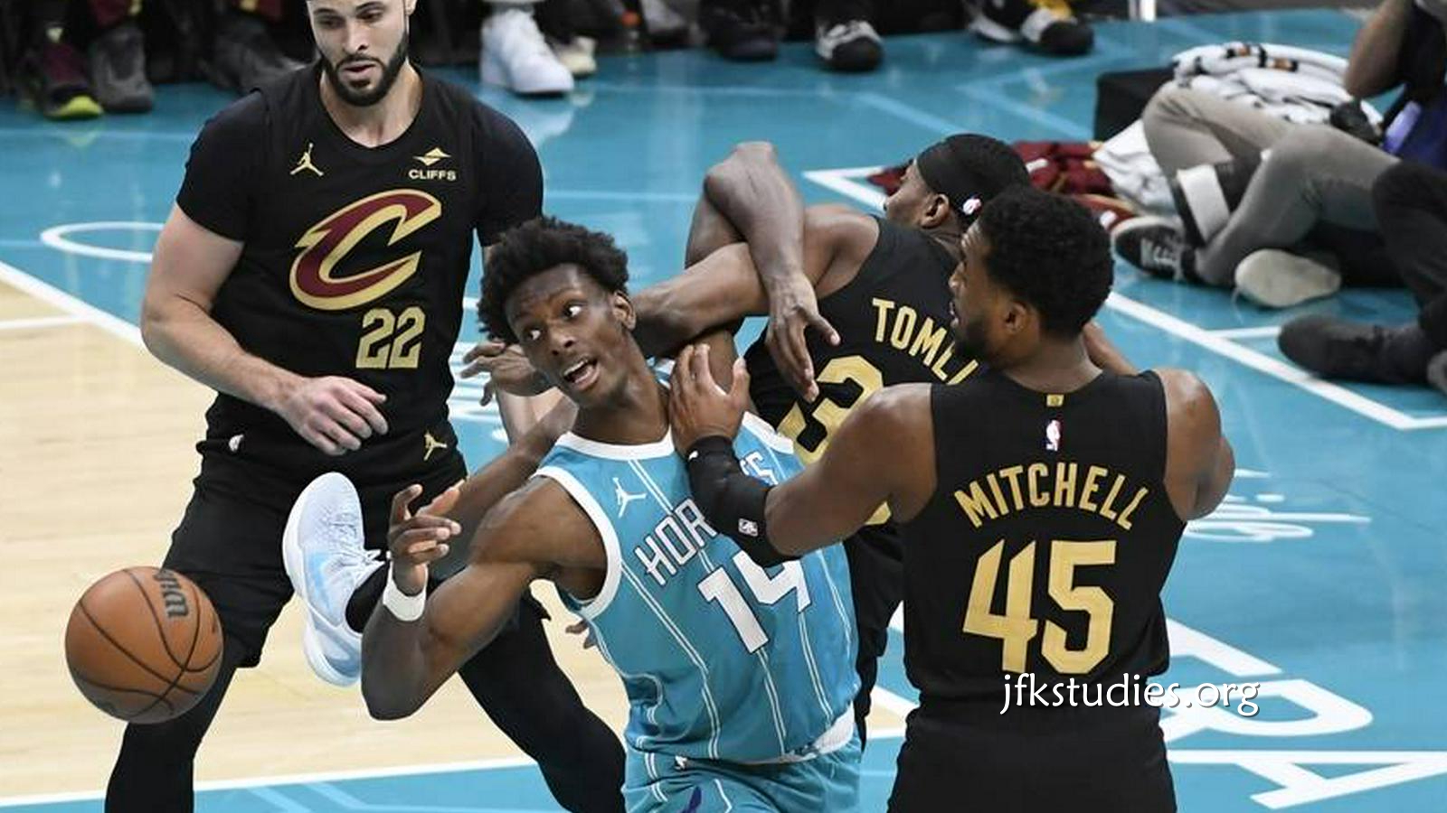 杏彩体育热点聚焦:米切尔24分莫布利14+14 骑士胜黄蜂