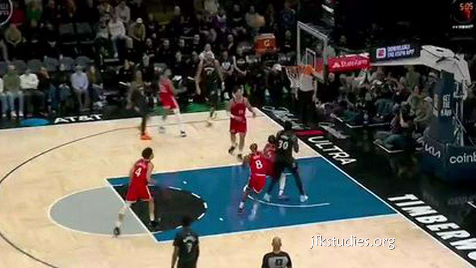 杏彩体育深度聚焦：升西部第九！莱昂纳德爆砍41+8 邓恩、兰德尔火爆冲突 快船大胜森林狼 