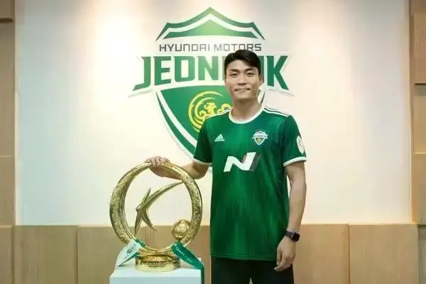 杏彩体育热点聚焦：中超重大！浙江120万美元强挖全北队长朴镇燮，150万年薪打造亚洲防线