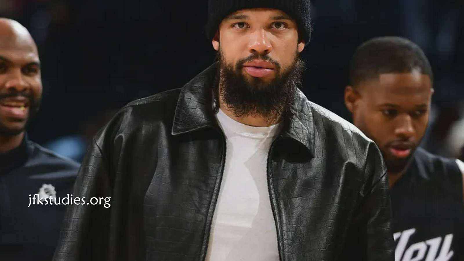 杏彩体育独家报道：狄龙因被捕事件向太阳全队道歉！两大队友力挺｜我们会等他回来