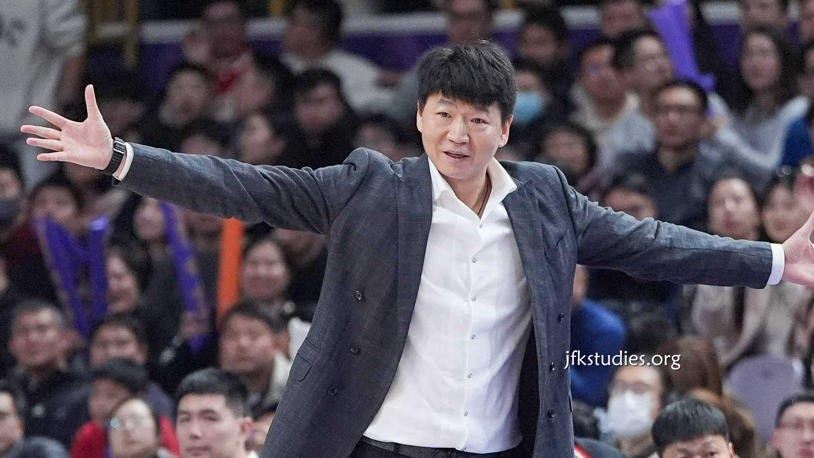 杏彩体育独家专栏：CBA官方｜因存在失当行为 山东主帅邱彪停赛2场