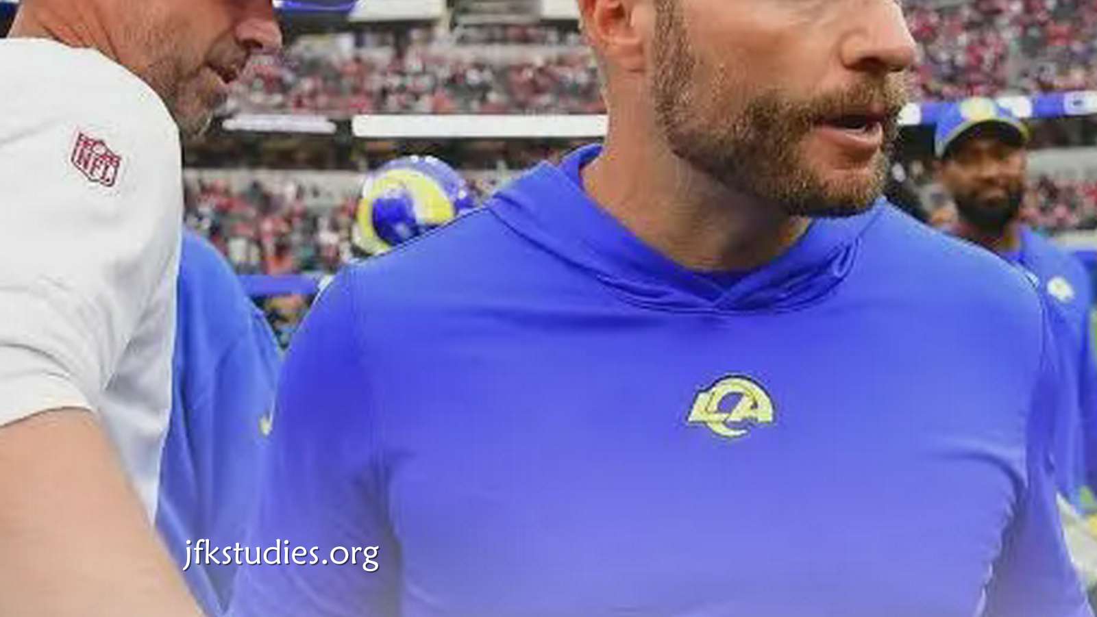 杏彩体育深度解析 - 【NFL动态】49人主帅谈赛程与四分卫阵容｜幽默反击公羊 坚定留用琼斯